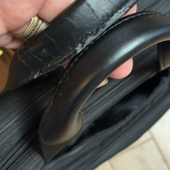 Targus Lap top Shoulder bag 17" x 13" - Picture 6 of 6